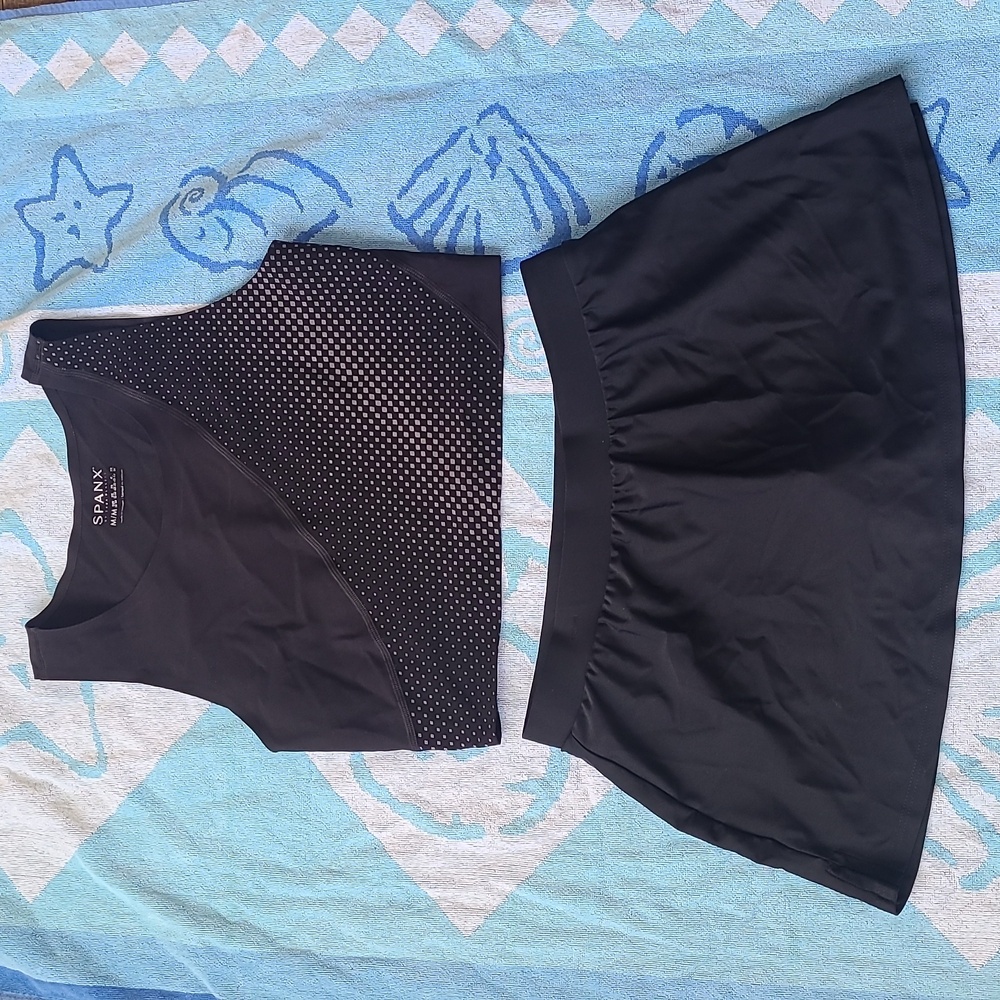 Reflective Cropped Top and swimsuit bikini.